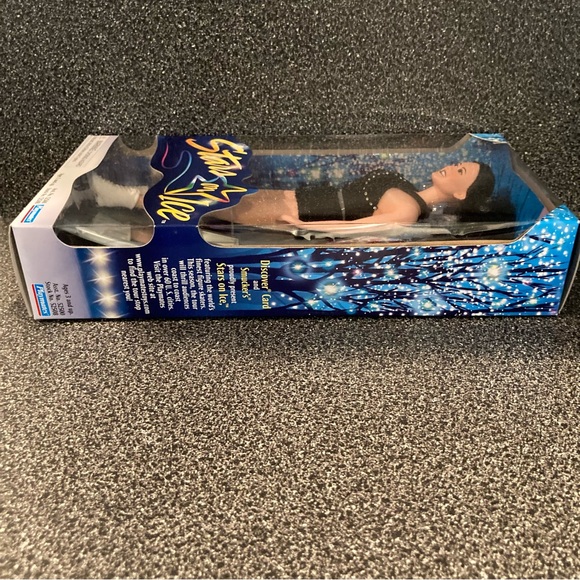 NRFB Kristi Yamaguchi, by Playmates, Stars on Ice 1998 # 52508 - Picture 5 of 9